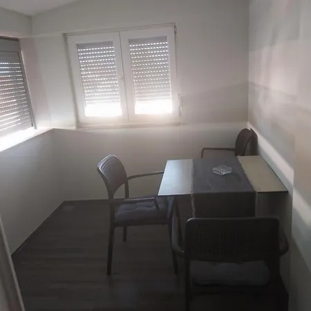 Leon Apartment